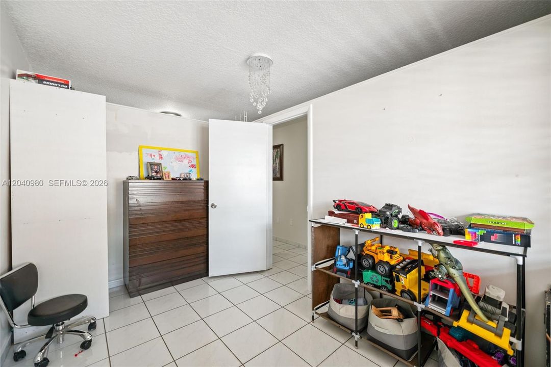 En Venta: $380,000 (2 camas, 2 baños, 1050 Pies cuadrados)
