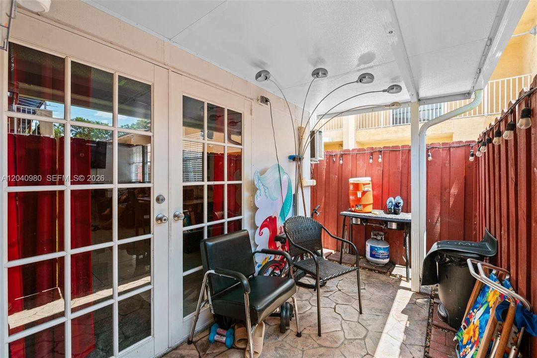 En Venta: $380,000 (2 camas, 2 baños, 1050 Pies cuadrados)