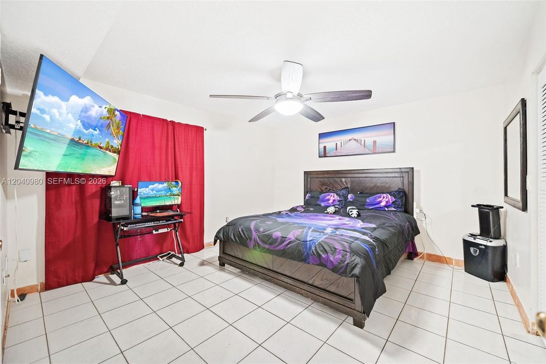 En Venta: $380,000 (2 camas, 2 baños, 1050 Pies cuadrados)