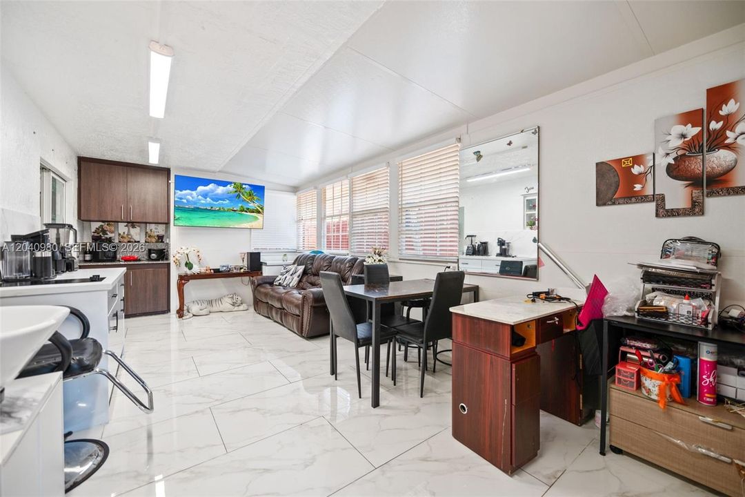 En Venta: $380,000 (2 camas, 2 baños, 1050 Pies cuadrados)