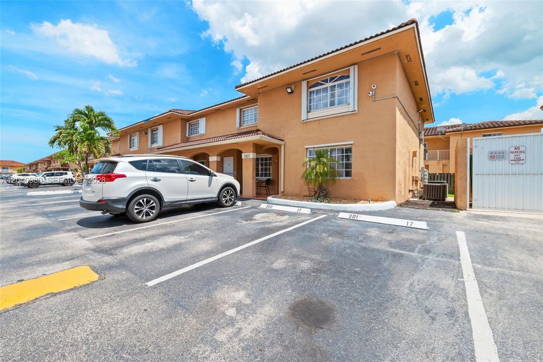 En Venta: $380,000 (2 camas, 2 baños, 1050 Pies cuadrados)