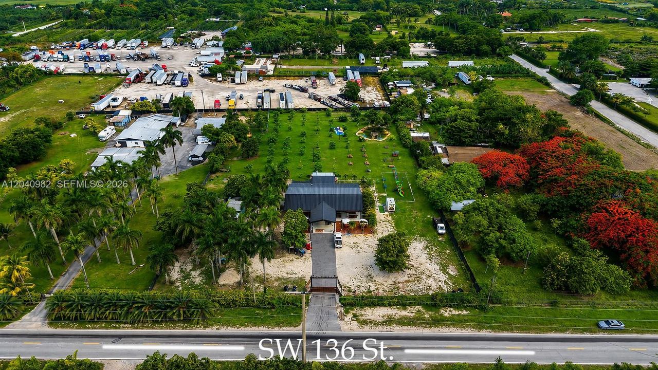 На продажу: $5,799,000 (4 спален, 3 ванн, 1978 Квадратных фут)