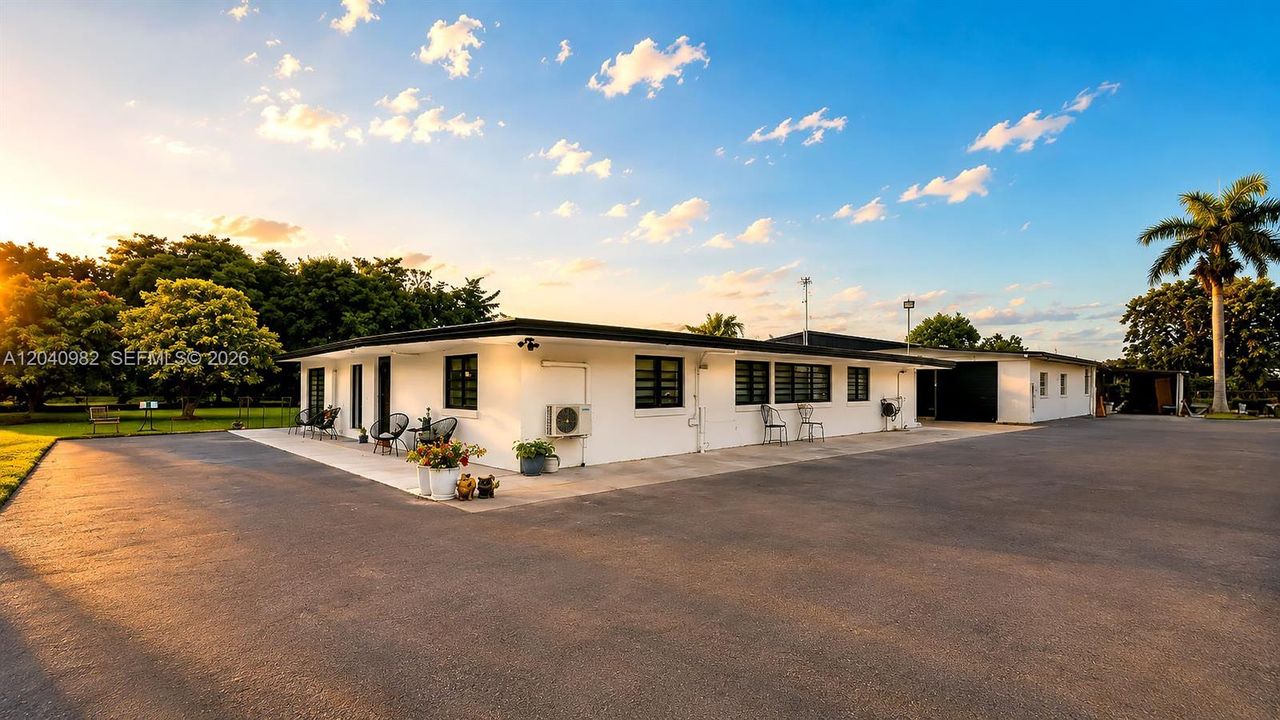 На продажу: $5,799,000 (4 спален, 3 ванн, 1978 Квадратных фут)