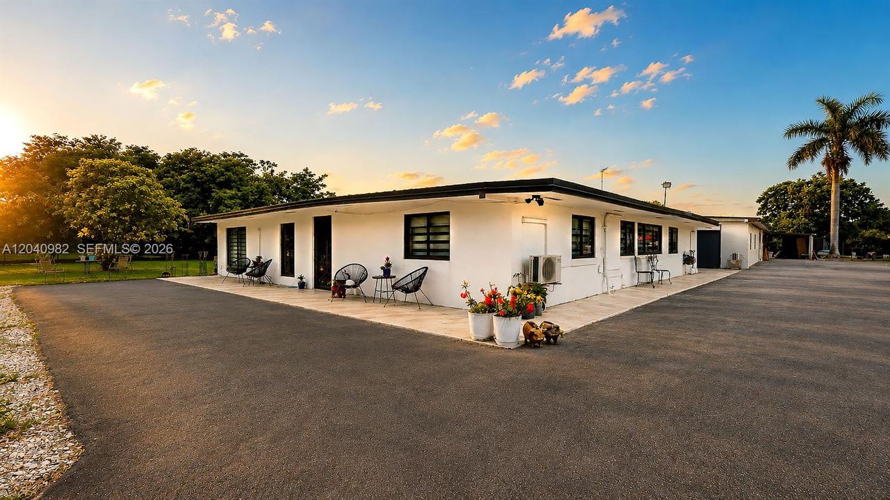 На продажу: $5,799,000 (4 спален, 3 ванн, 1978 Квадратных фут)