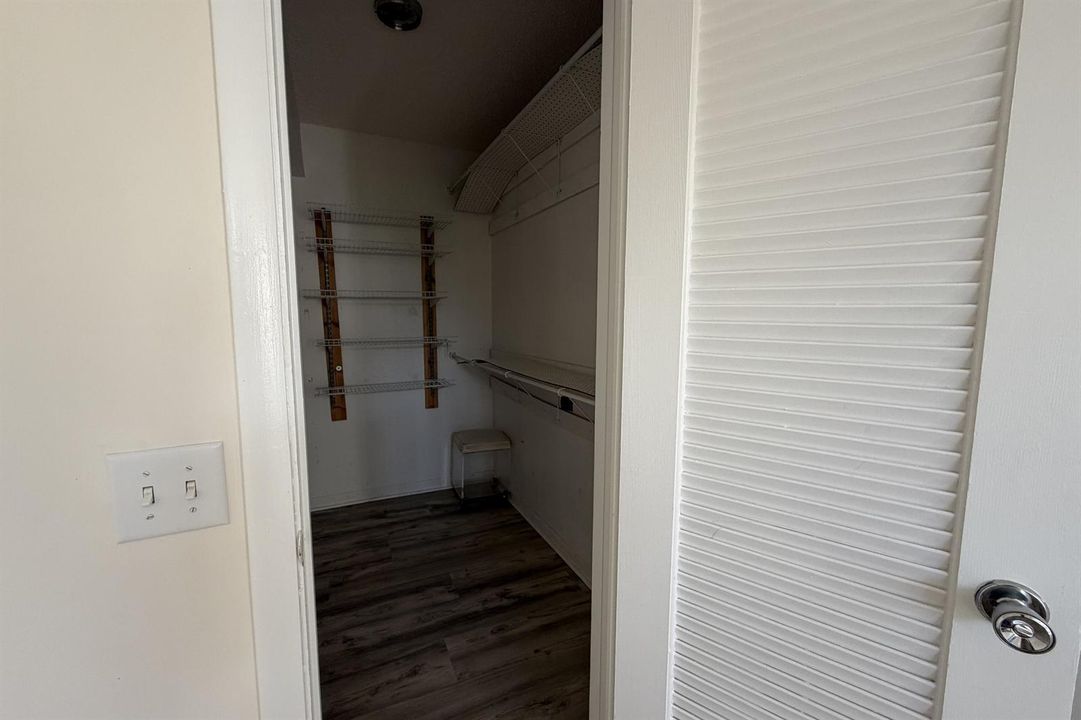 Master Walking Closet