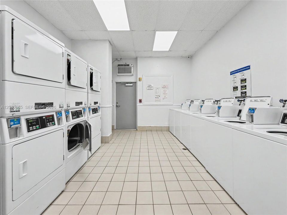 For Sale: $350,000 (2 beds, 2 baths, 1176 Square Feet)