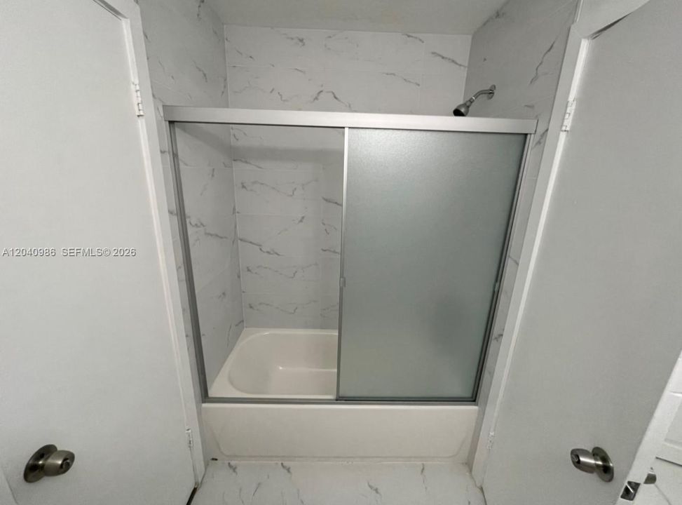 For Rent: $2,500 (2 beds, 1 baths, 1076 Square Feet)