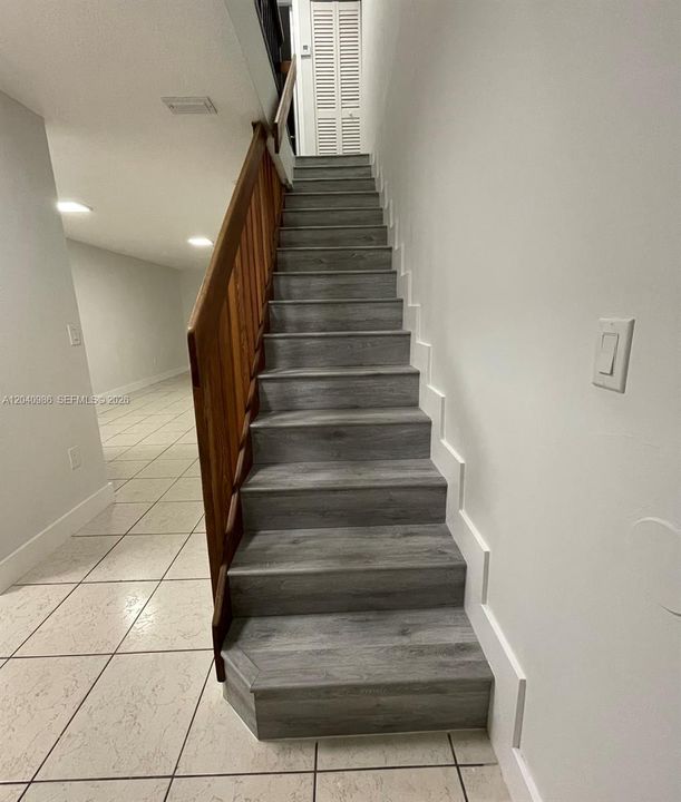 For Rent: $2,500 (2 beds, 1 baths, 1076 Square Feet)