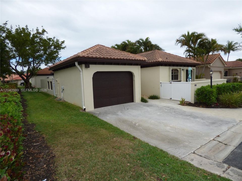 For Rent: $2,800 (2 beds, 2 baths, 1578 Square Feet)