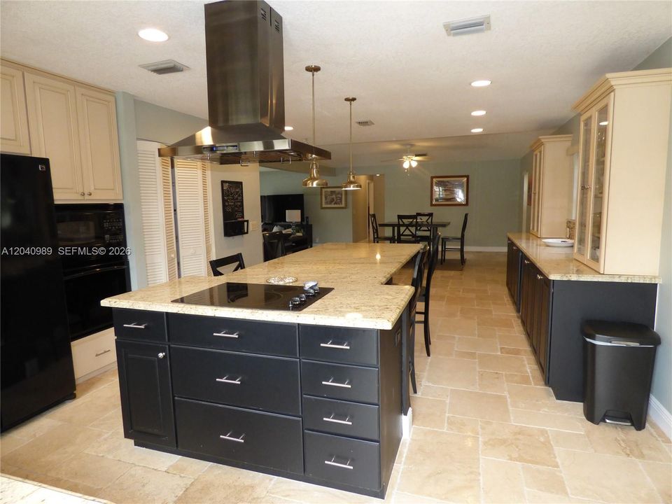 For Rent: $2,800 (2 beds, 2 baths, 1578 Square Feet)