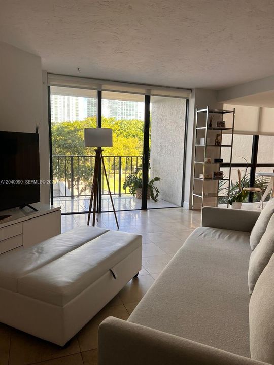 В аренду: $2,700 (2 спален, 2 ванн, 1257 Квадратных фут)