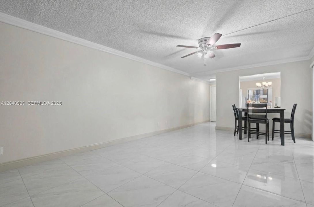 For Sale: $229,999 (2 beds, 2 baths, 825 Square Feet)
