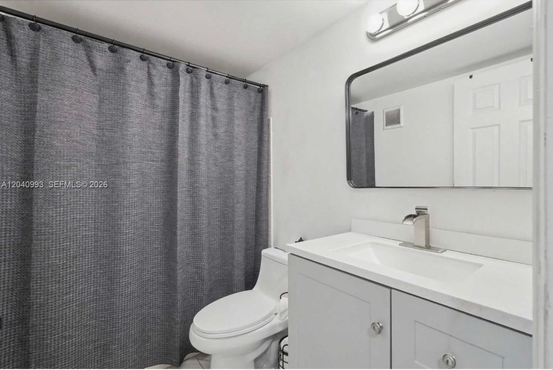 For Sale: $229,999 (2 beds, 2 baths, 825 Square Feet)