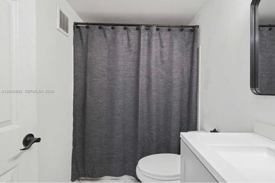 For Sale: $229,999 (2 beds, 2 baths, 825 Square Feet)