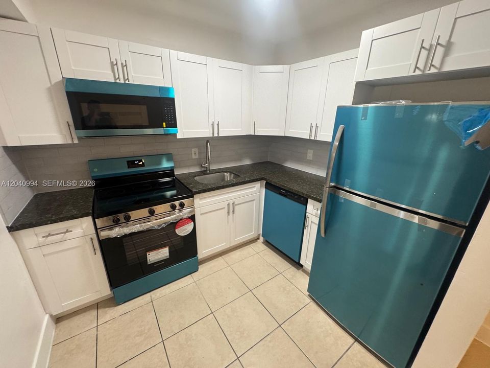 For Rent: $3,495 (4 beds, 2 baths, 1784 Square Feet)