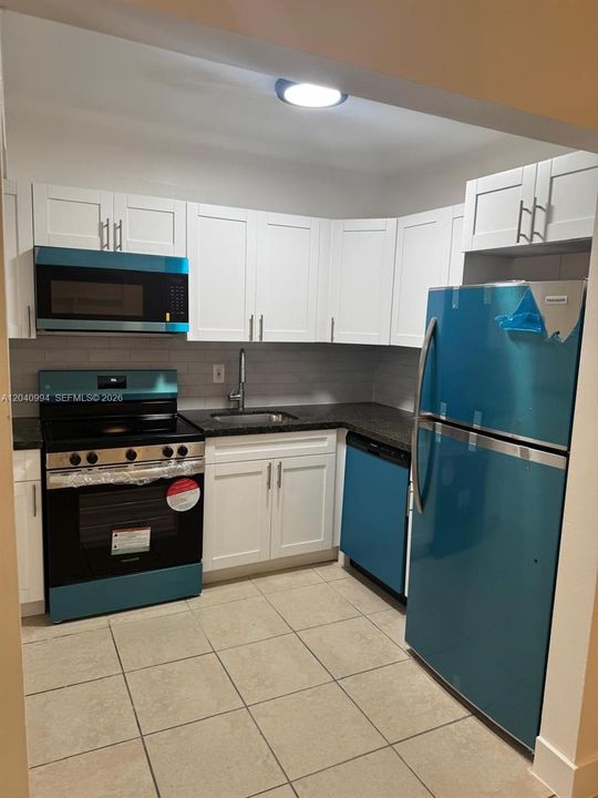 For Rent: $3,495 (4 beds, 2 baths, 1784 Square Feet)