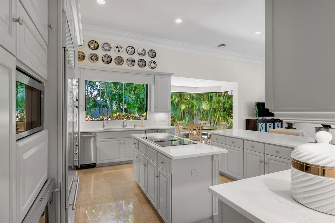 KITCHEN_TO_BREAKFAST_NOOK_RT