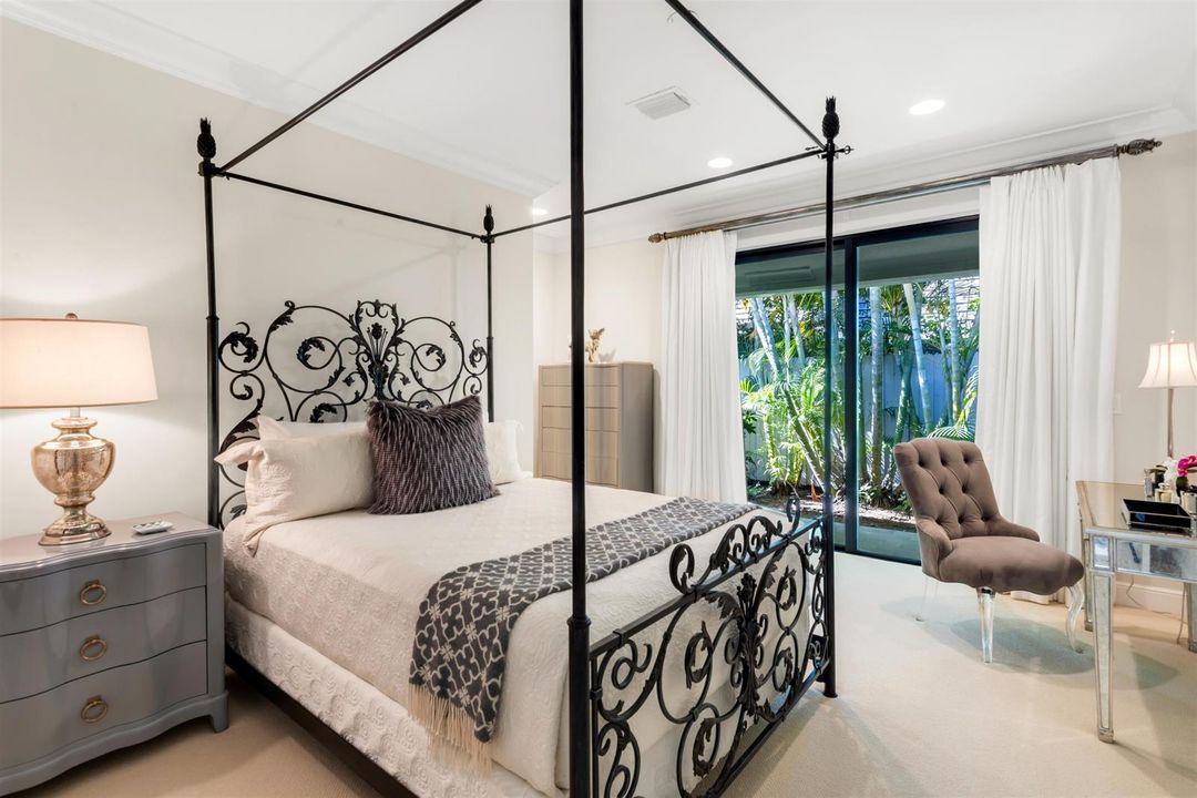BEDROOM_2