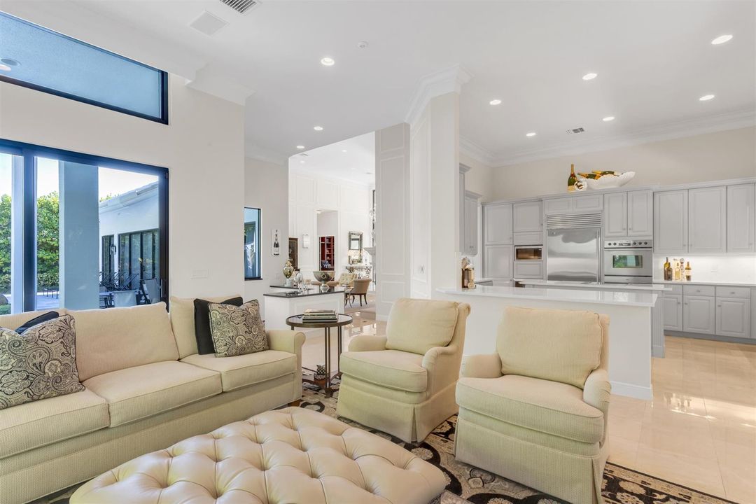 FAMILY_ROOM_TO_KITCHEN