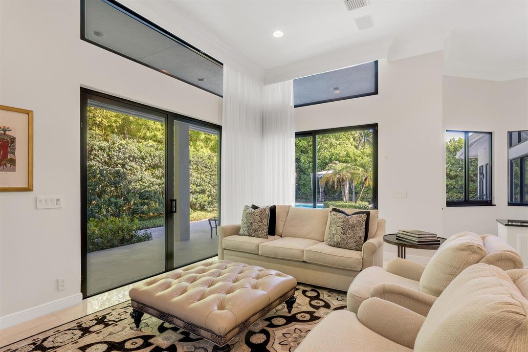 FAMILY_ROOM_TO_POOL