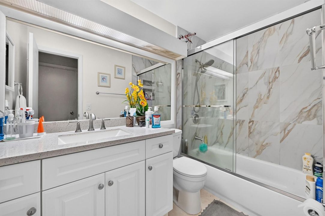 22 Bathroom 02