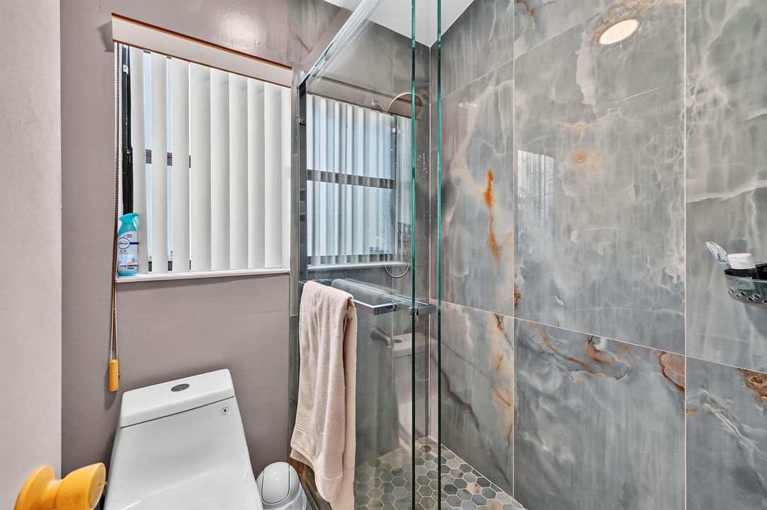 29 Bathroom 03
