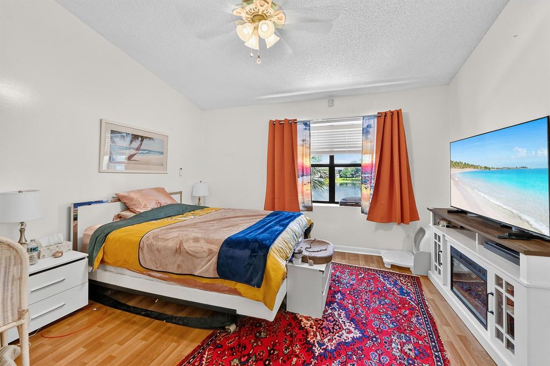 27 Bedroom 01