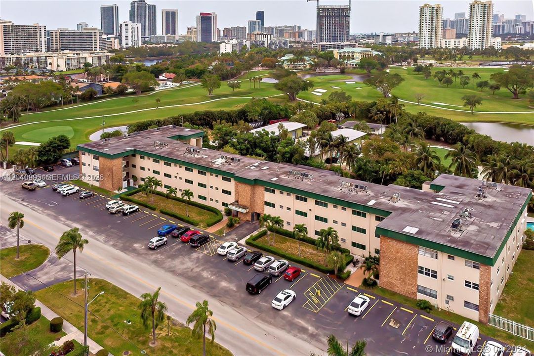 For Sale: $169,500 (1 beds, 1 baths, 640 Square Feet)
