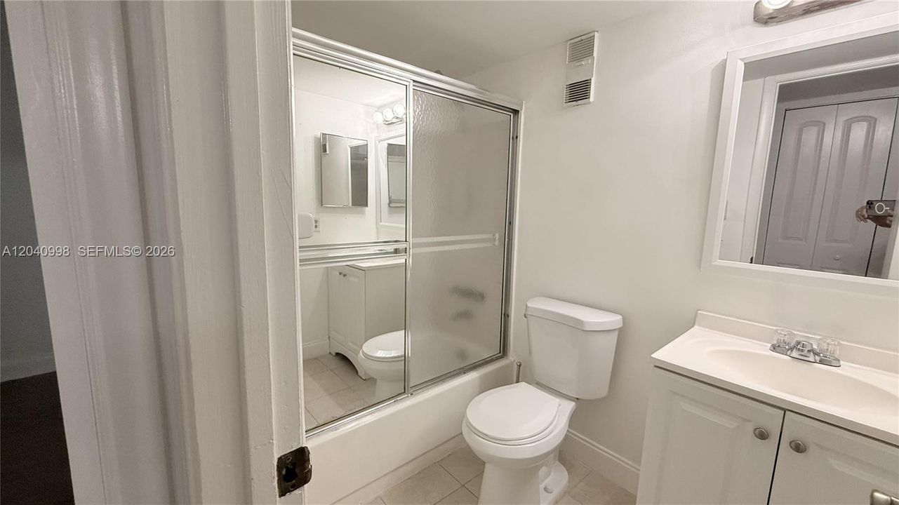 For Rent: $2,200 (2 beds, 2 baths, 787 Square Feet)