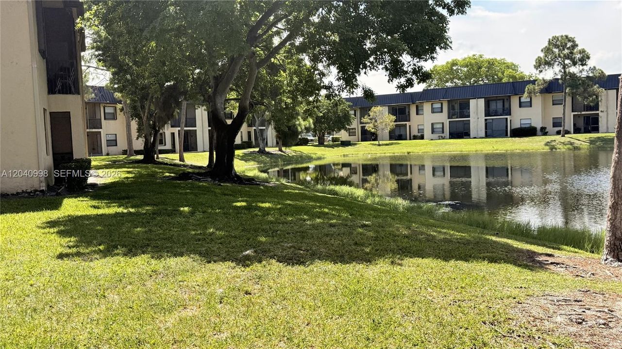 For Rent: $2,200 (2 beds, 2 baths, 787 Square Feet)