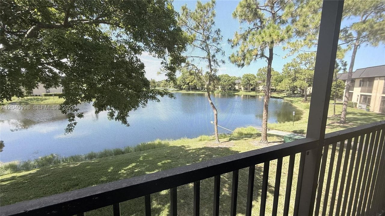 For Rent: $2,200 (2 beds, 2 baths, 787 Square Feet)
