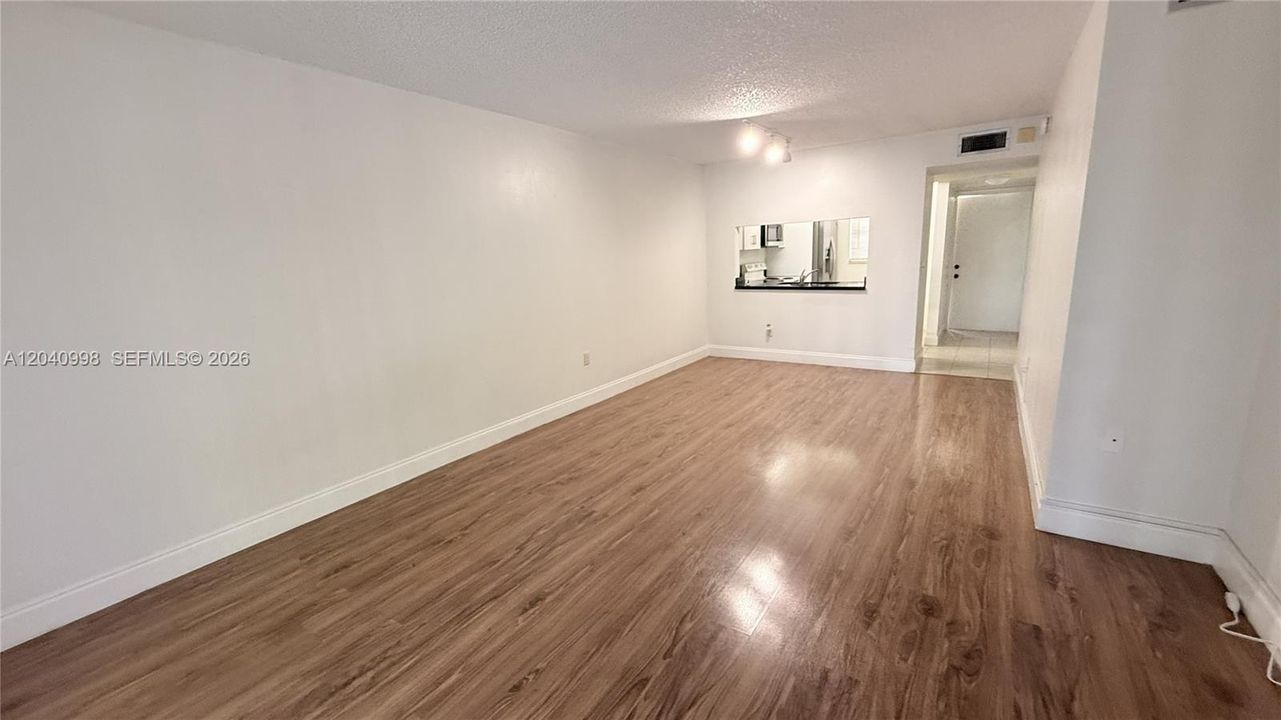 For Rent: $2,200 (2 beds, 2 baths, 787 Square Feet)