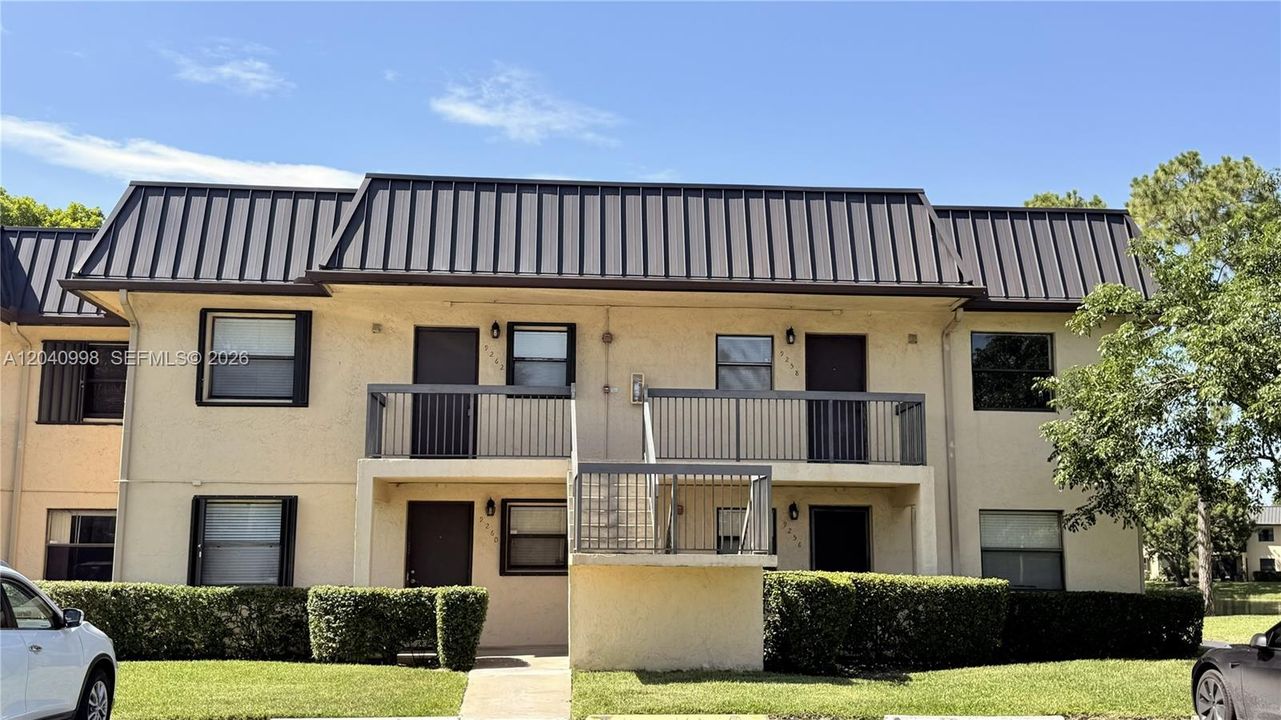 For Rent: $2,200 (2 beds, 2 baths, 787 Square Feet)