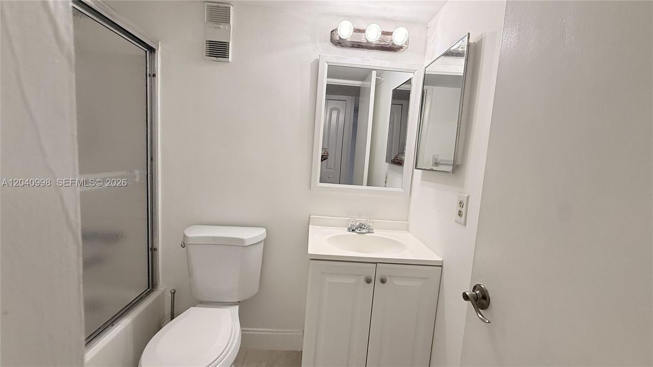 For Rent: $2,200 (2 beds, 2 baths, 787 Square Feet)