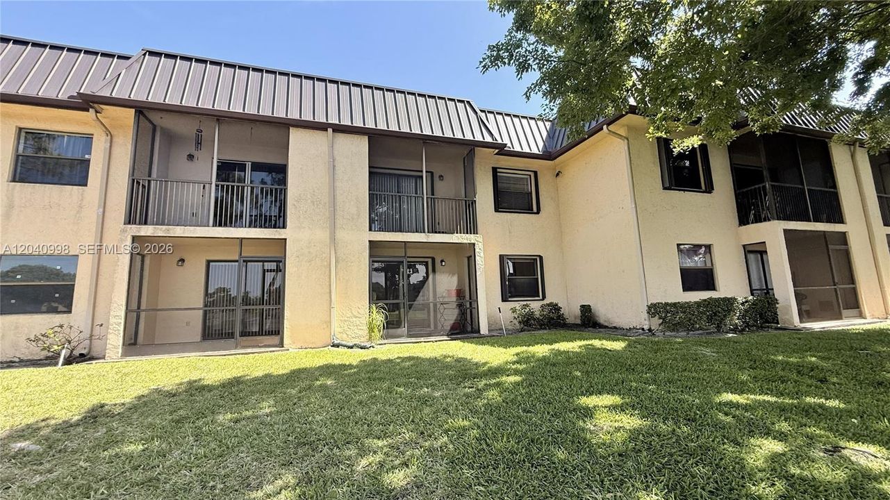 For Rent: $2,200 (2 beds, 2 baths, 787 Square Feet)