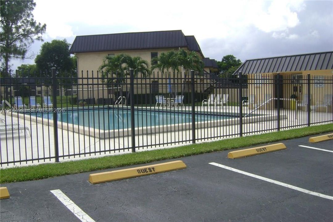 For Rent: $2,200 (2 beds, 2 baths, 787 Square Feet)