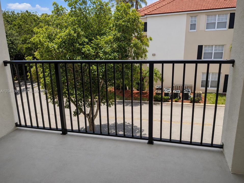 For Sale: $223,000 (1 beds, 1 baths, 1357 Square Feet)