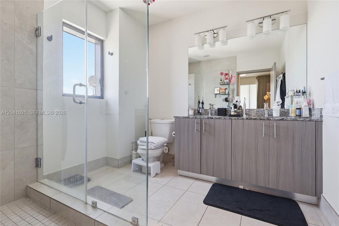 For Sale: $760,000 (3 beds, 3 baths, 1377 Square Feet)