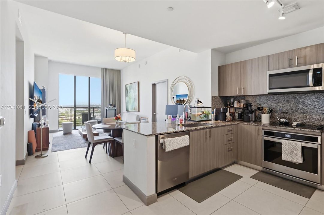 For Sale: $760,000 (3 beds, 3 baths, 1377 Square Feet)