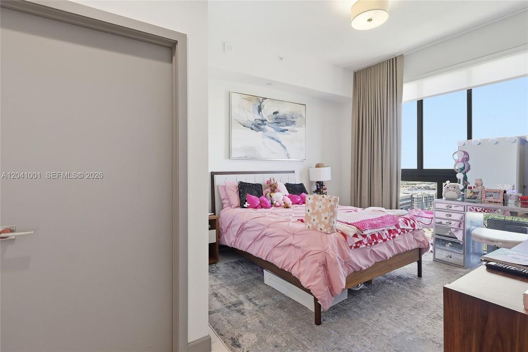 For Sale: $760,000 (3 beds, 3 baths, 1377 Square Feet)
