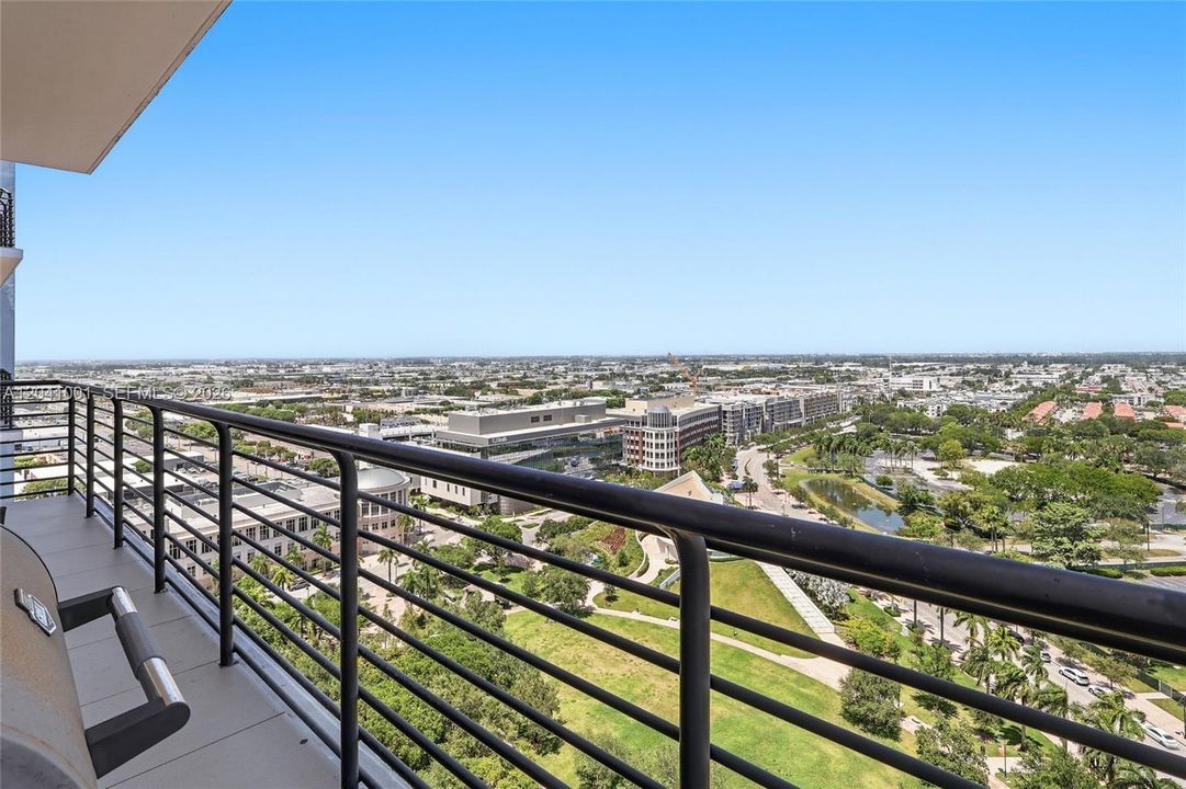 For Sale: $760,000 (3 beds, 3 baths, 1377 Square Feet)