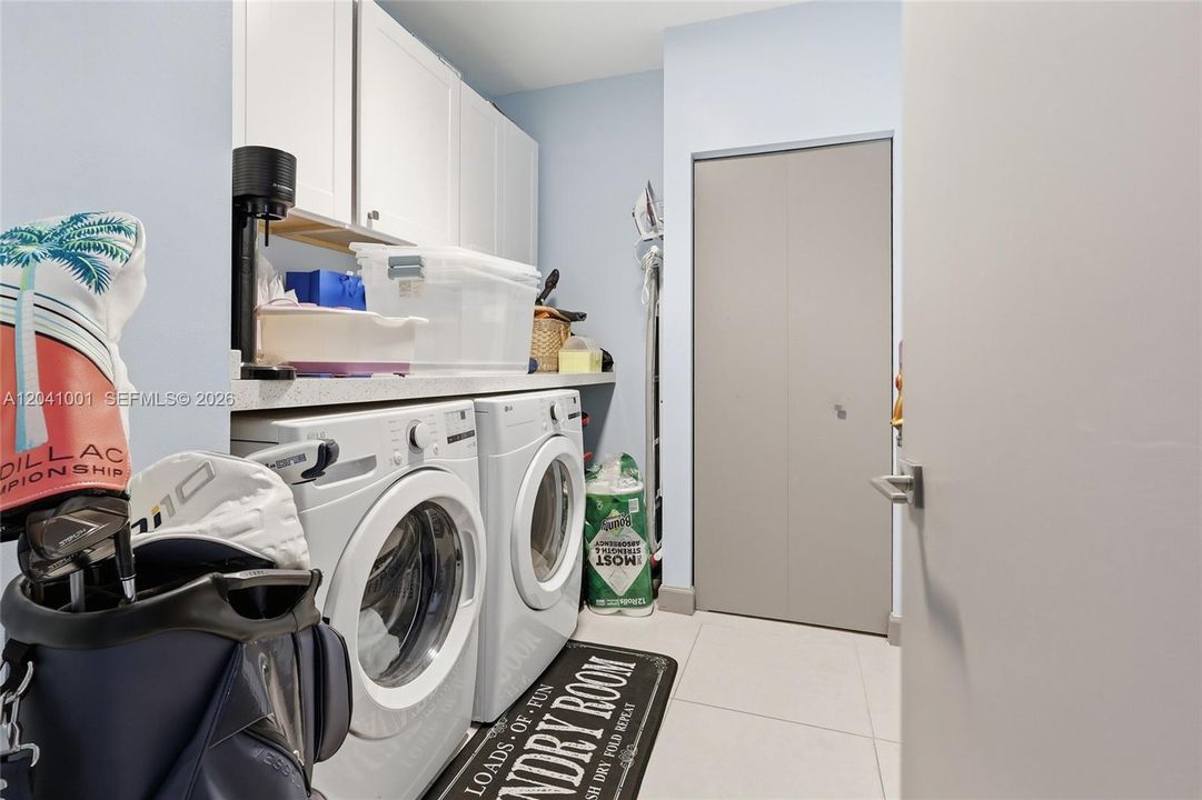 For Sale: $760,000 (3 beds, 3 baths, 1377 Square Feet)
