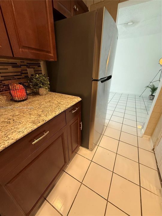 For Rent: $1,900 (2 beds, 1 baths, 1025 Square Feet)
