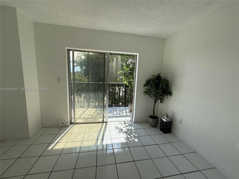 For Rent: $1,900 (2 beds, 1 baths, 1025 Square Feet)