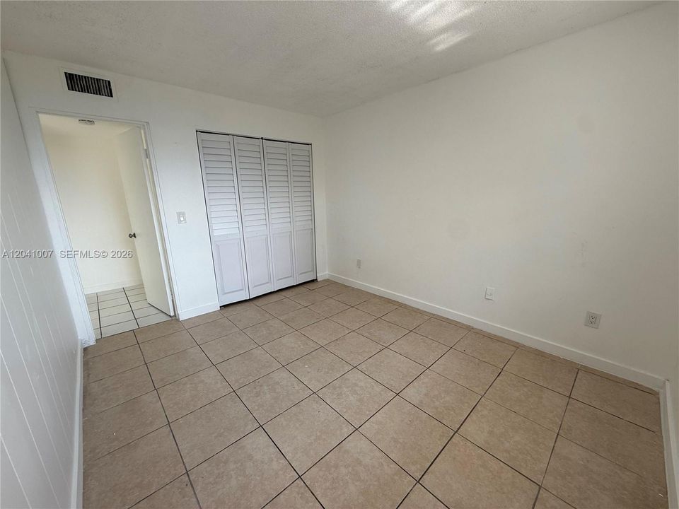 For Rent: $1,900 (2 beds, 1 baths, 1025 Square Feet)