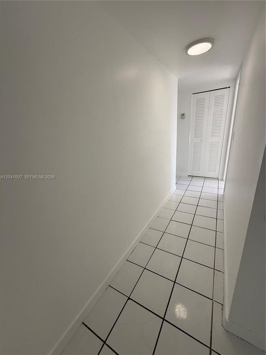 For Rent: $1,900 (2 beds, 1 baths, 1025 Square Feet)