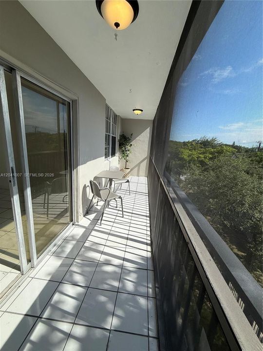 For Rent: $1,900 (2 beds, 1 baths, 1025 Square Feet)