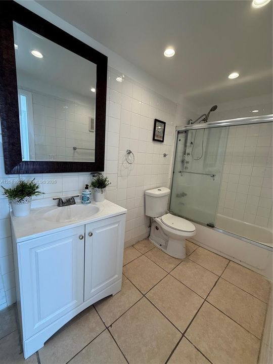 For Rent: $1,900 (2 beds, 1 baths, 1025 Square Feet)