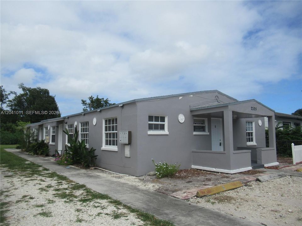 For Rent: $1,500 (1 beds, 1 baths, 700 Square Feet)
