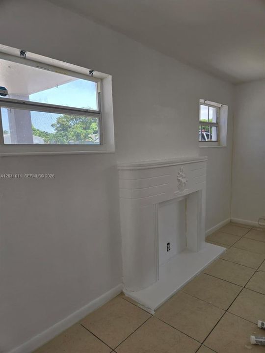 For Rent: $1,500 (1 beds, 1 baths, 700 Square Feet)